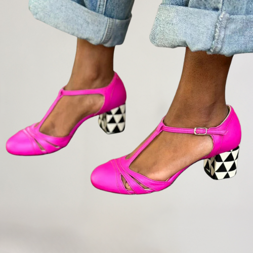 Gudveig | Fargerike T-rem pumps med unik hæl